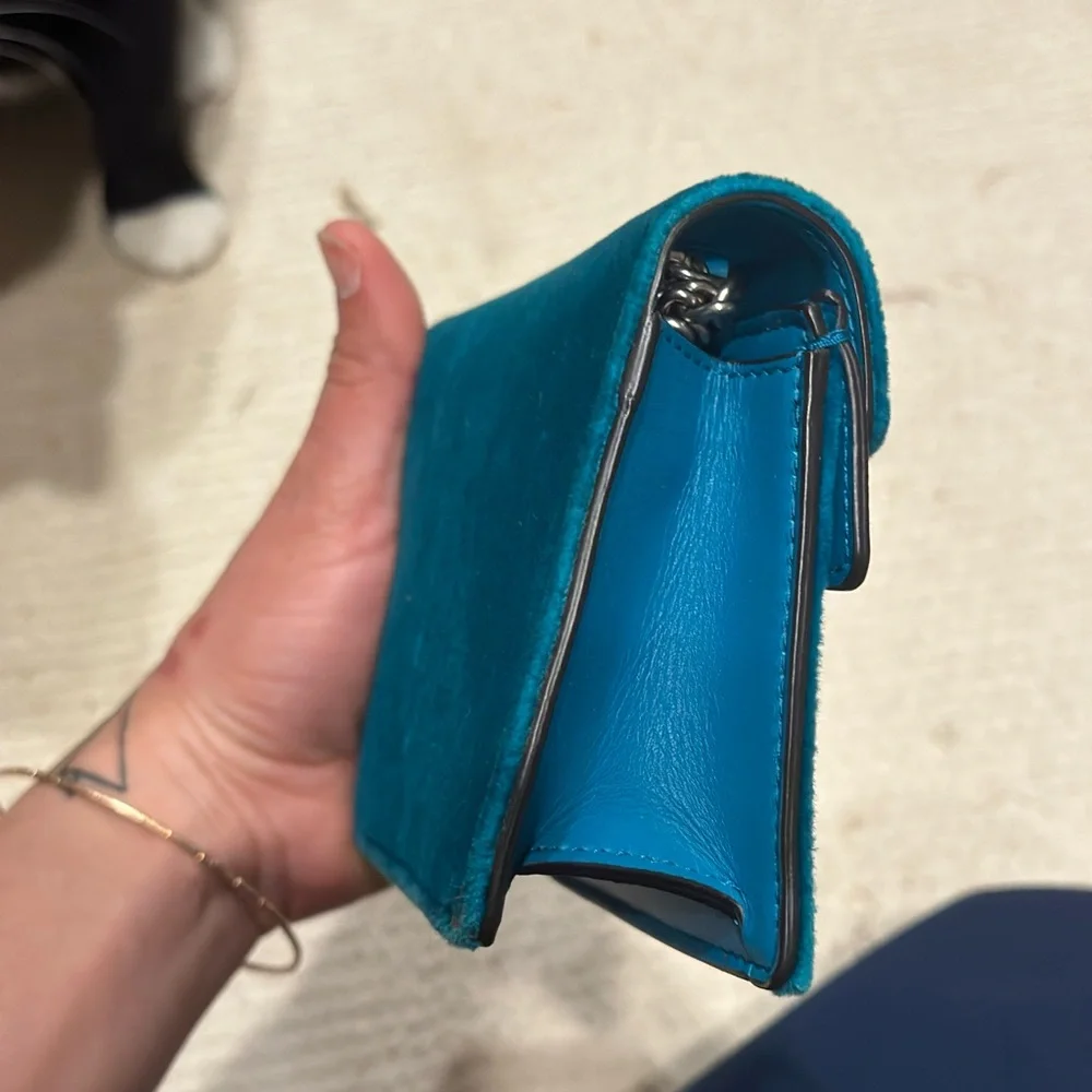Teal velvet Gucci Dionysus purse. Missing one stone. Good condition - Picture 4 of 7